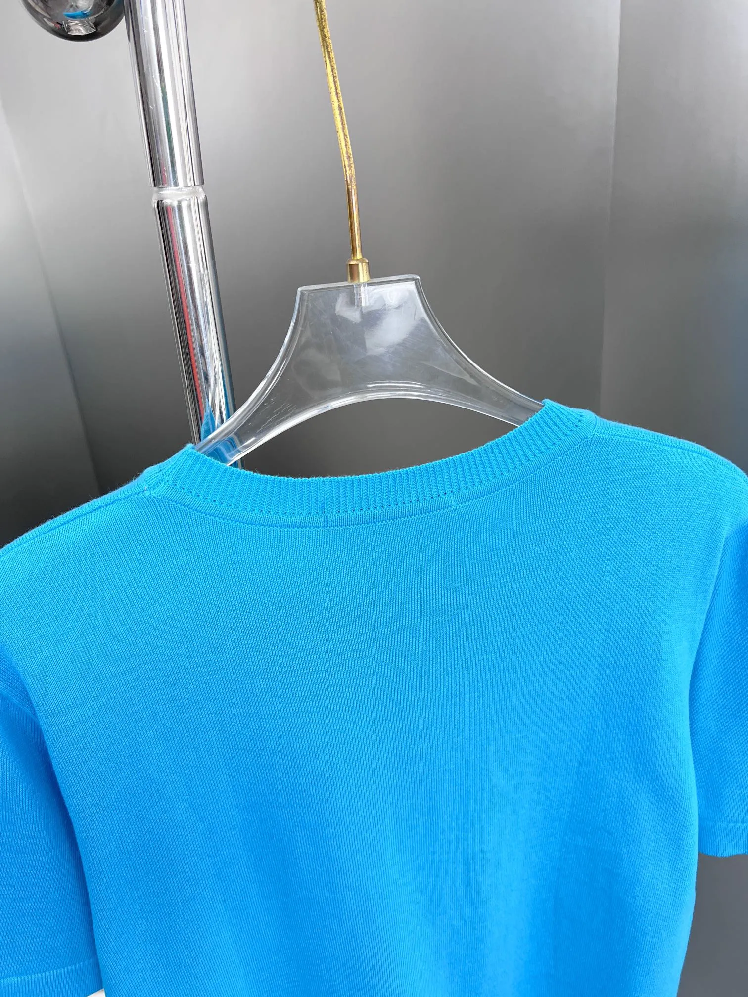 🅿️200 High Quality Lv 2025 Spring and Summer Pin🧷Short Sleeve Knitted Same as Official Website Customized Sweater Neck➕Front Chest Pin🧷Design High Density Imported Embroidery Custom Dyed Wool Yarn S M L XL